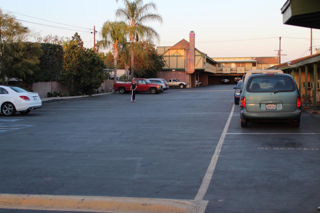 Starlite Motel Bellflower Bagian luar foto