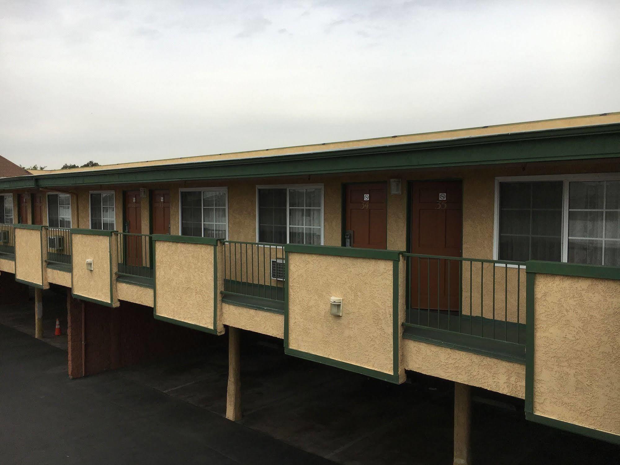 Starlite Motel Bellflower Bagian luar foto
